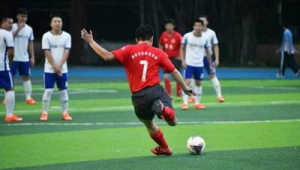 135能满足足球场拍摄需求吗？看看这场足球赛的拍摄效果