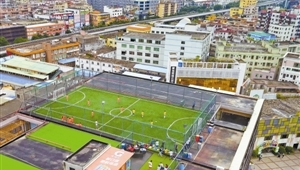 足球灯挂屋里行不行？实用与美观的家庭布置考量