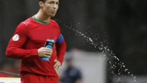 踢足球时喝多糖行不行？探讨踢足球与多糖饮品的关联