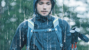 能穿足球服去游泳吗