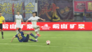 足球球员互喷是真的吗