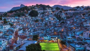 足球踢球最后一步跨大与否:关键影响与技巧考量