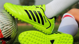 足球训练鞋穿着舒服吗女