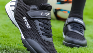 高筒系带足球鞋推荐，哪款能助你在球场上尽情驰骋？