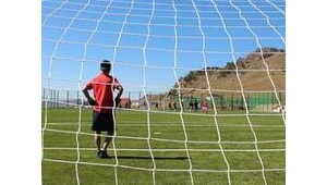 足球比赛门卫能否踢球？规则限制与实际情况探讨