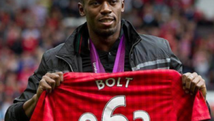 球员抽筋还继续踢足球吗？背后真相与利弊权衡引深思