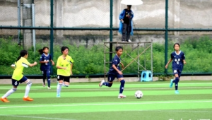 青少年足球是否严禁铲球？规则界限与安全保障探讨