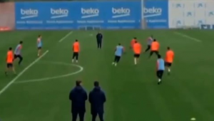 足球比赛不能暂停吗？那些赛场风云下的规则与变数