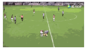 足球场撞人不违规吗？探究足球场上身体对抗的规则边界