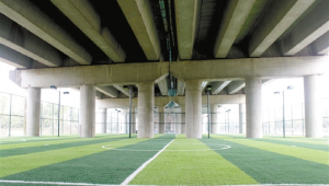 门球场地能否踢足球？探究其可行性与相关影响因素