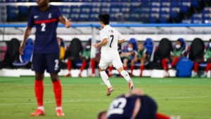 足球比赛垫脚犯规吗