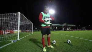 足球门将究竟需不需要护腿板,你知道答案吗?