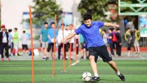 足球绕杆：精准掌控，用哪踢哪里的技巧与要点