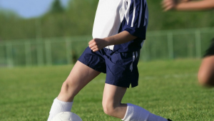 踢足球对女生练手有用吗