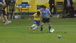 足球训练后腰腹痛正常吗