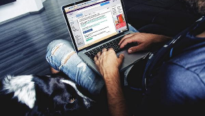 女生入局：赌足球真的能成为赚钱捷径吗？