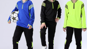 冬季穿足球球衣好看吗？时尚与温度的碰撞大揭秘