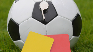 足球比赛中真的不可能出现12张红牌的情况吗