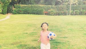 7岁女生踢足球是否合适？探索女童足球之路的利与弊