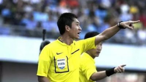 足球黄牌几张算“大牌”？数量背后的规则与赛场深意探究