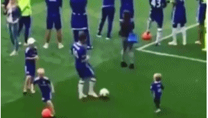 足球可以扛着走路吗？探究这一有趣又新奇的疑问