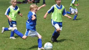 晚上练踢足球有啥好处？全方位解析，让你收获满满！