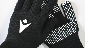 女生关心的足球保暖手套防滑问题大揭秘