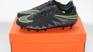 探寻最佳之选：中场球员足球鞋哪款好