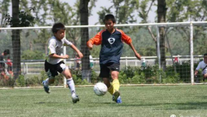 买足球带去学校可行吗