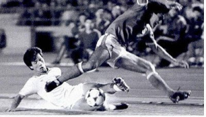 足球伤员倒地,这段时间到底算不算比赛时间?