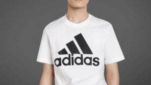 易烊千玺喜欢足球吗?探寻这位明星对足球的热爱之情