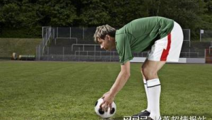 足球防守动作算违规吗?探究足球场上的防守边界与规则判定