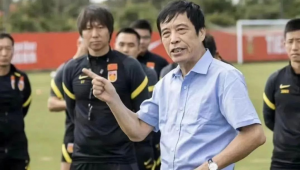 足球多次罚黄牌是否违法，背后规则与争议解析