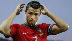 有你喜欢的球星吗？一起聊聊那些在足球场上闪耀的身影