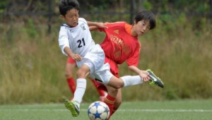 足球罚球能把球传队友吗