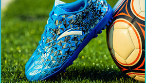儿童足球鞋怎么选?哪款足球鞋适合孩子开启足球梦想之旅?