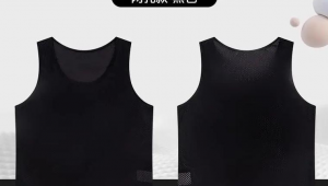 女性踢足球时穿背心是否合适探讨