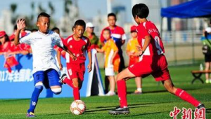 看足球时背书包能否入场？相关规定及注意事项解析