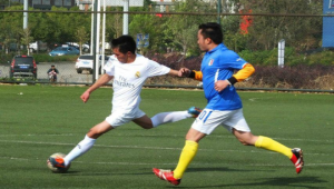 五人足球出球算犯规吗?规则解读与争议探讨