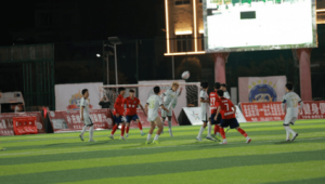 攻势足球比赛好看吗？激情碰撞与视觉盛宴的深度探讨