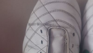 白色足球鞋会有划痕吗?探究其背后的真相与防护之道