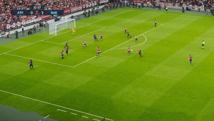 实况足球：哈维是否该退场？引发对赛场局势的深度思考