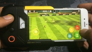 飞智黄蜂2能玩实况足球吗