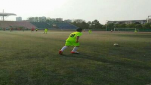 足球裁判能管观众吗