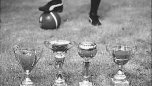 足球奖杯放轮胎里会掉吗?这一奇特设想引发的思考