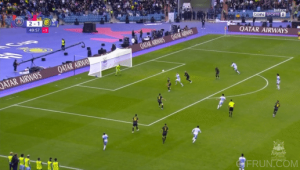 足球打门柱后球整体越过球门线算进球吗？规则如何判定？