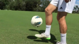 哪款足球鞋好颠球的