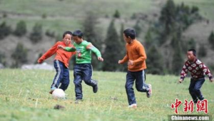 藏族踢足球女生多吗