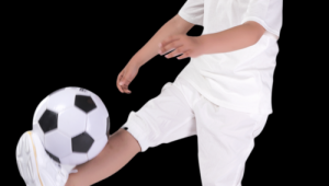 男孩练足球的好处多,小孩应该练足球吗?深度剖析与解答