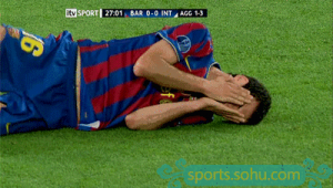 足球假摔行为背后：还会偷偷观察裁判反应吗